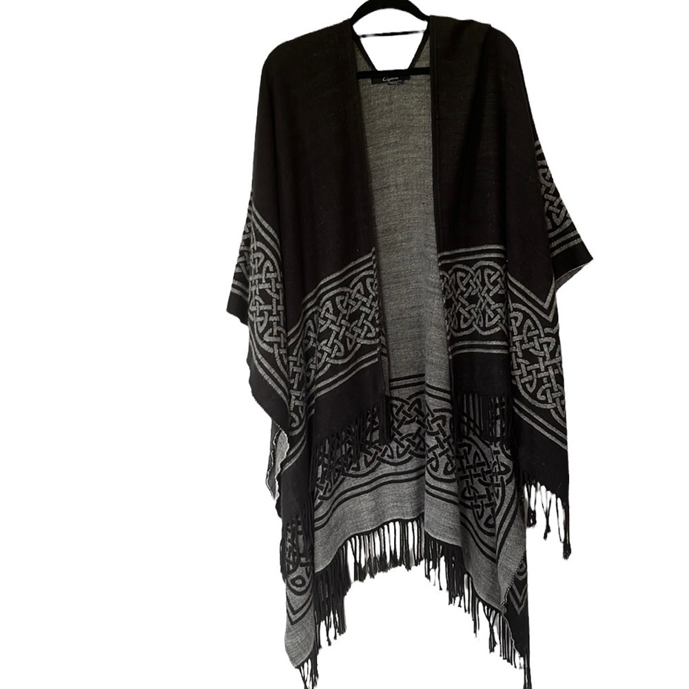 CEJON Celtic style grey poncho cape